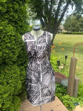 Milly Black & White Abstract-Grid Sleeveless Mini Dress size 8 $365 retail